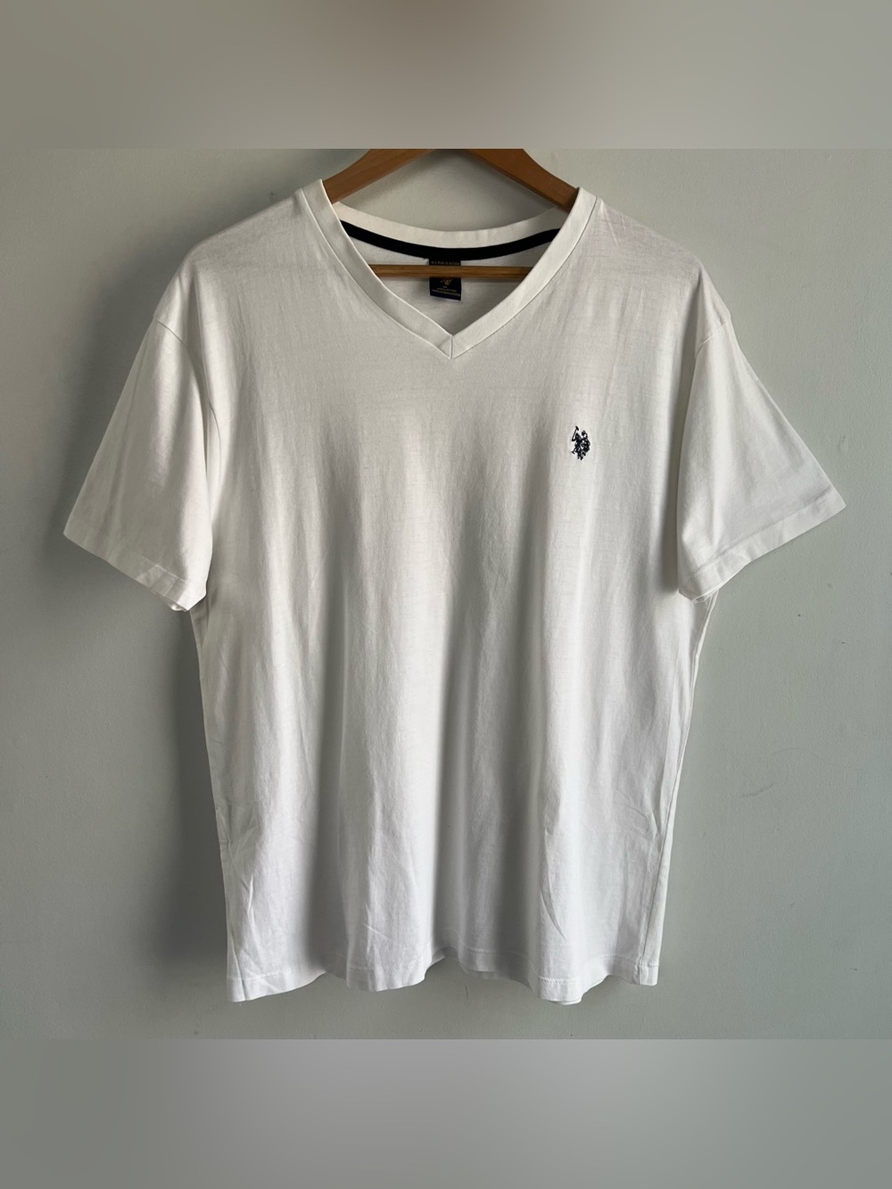 U.S. Polo Assn. Men’s M Medium White V-Neck Short Sleeve T-Shirt 100% Cotton